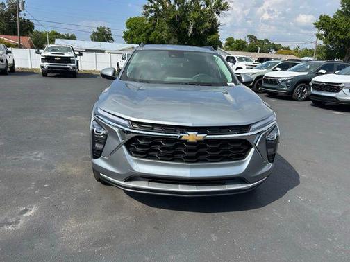 Sterling Gray Metallic 2025 Chevrolet Trax LT