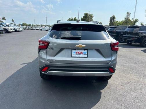 Sterling Gray Metallic 2025 Chevrolet Trax LT