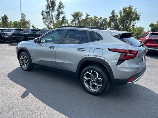 Sterling Gray Metallic 2025 Chevrolet Trax LT