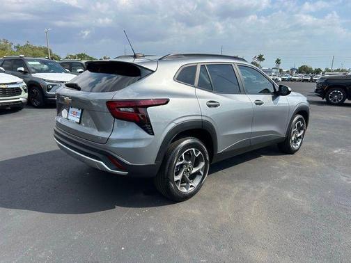 Sterling Gray Metallic 2025 Chevrolet Trax LT