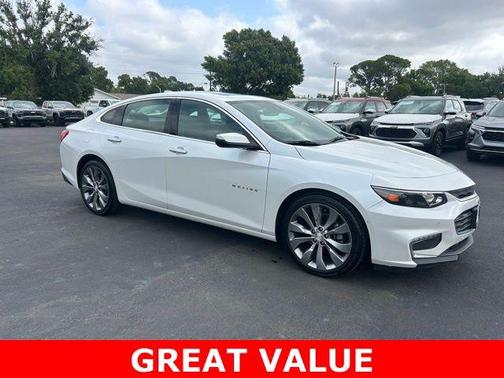 Iridescent Pearl Tricoat 2017 Chevrolet Malibu Premier