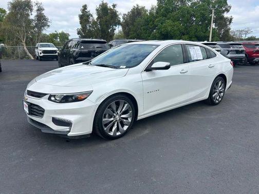 Iridescent Pearl Tricoat 2017 Chevrolet Malibu Premier