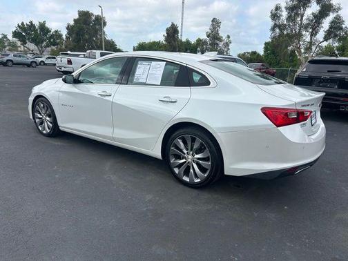 Iridescent Pearl Tricoat 2017 Chevrolet Malibu Premier
