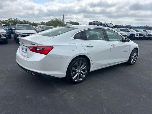 Iridescent Pearl Tricoat 2017 Chevrolet Malibu Premier