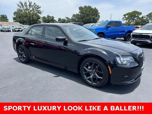 2023 Chrysler 300 Touring