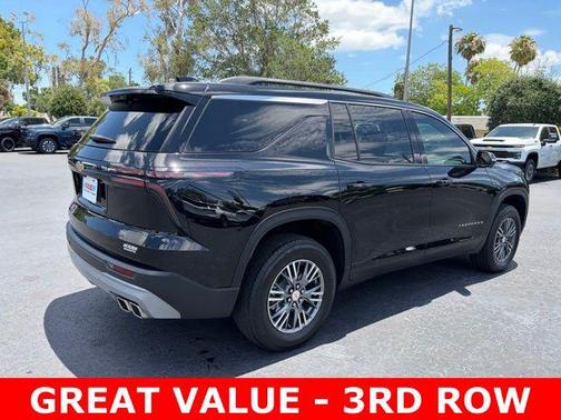 Mosaic Black Metallic 2026 Chevrolet Traverse LT