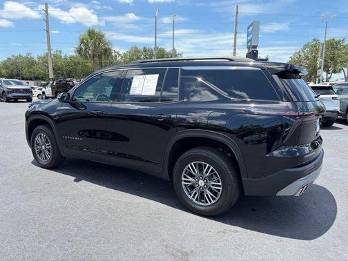 Mosaic Black Metallic 2026 Chevrolet Traverse LT