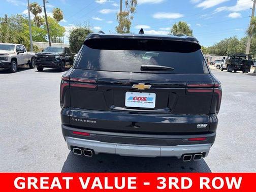 Mosaic Black Metallic 2026 Chevrolet Traverse LT
