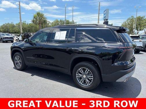 Mosaic Black Metallic 2026 Chevrolet Traverse LT