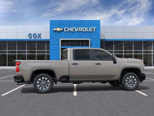 White Sands 2026 Chevrolet Silverado 2500 Custom