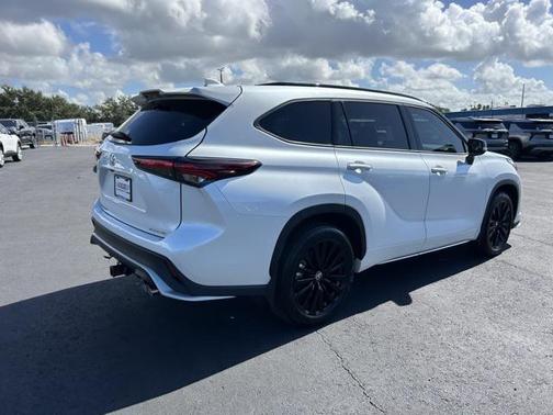 2025 Toyota Highlander XSE