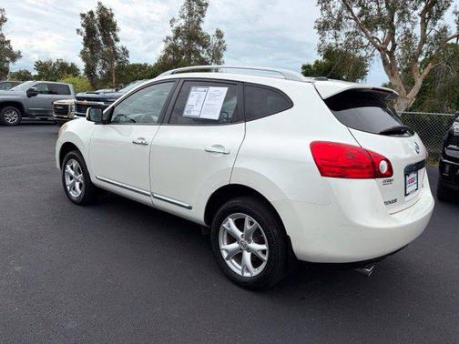 Pearl White 2011 Nissan Rogue SV