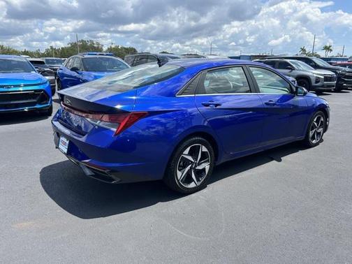 2022 Hyundai ELANTRA SEL