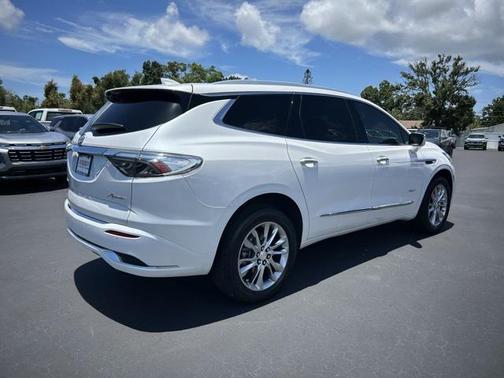 2022 Buick Enclave FWD Avenir