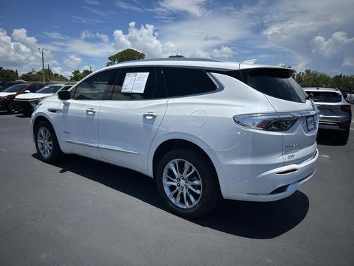 2022 Buick Enclave FWD Avenir