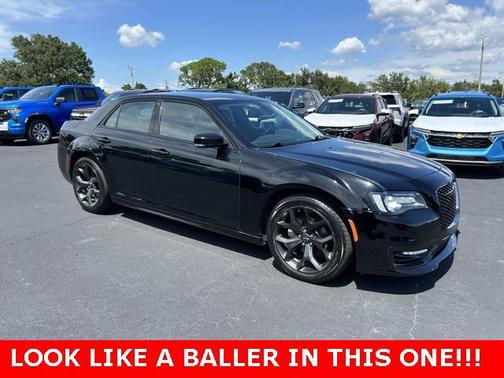 2023 Chrysler 300 Touring