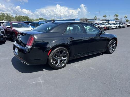 2023 Chrysler 300 Touring