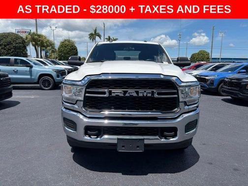 Bright White Clearcoat 2022 RAM 2500 Tradesman Crew Cab 4x4 8' Box