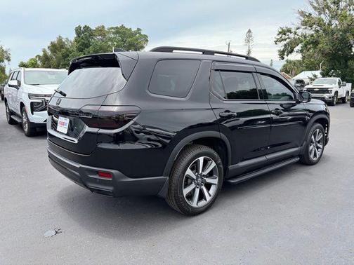 Crystal Black Pearl 2023 Honda Pilot AWD Elite