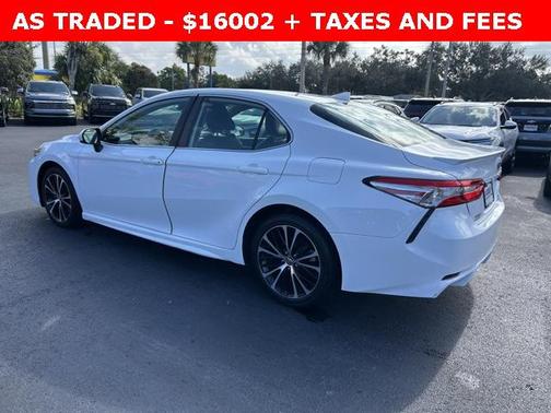 2020 Toyota Camry SE