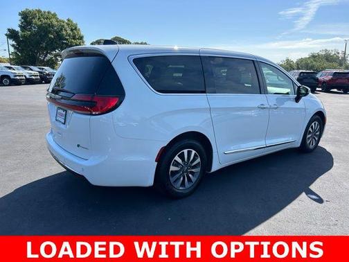 Bright White Clearcoat 2023 Chrysler Pacifica Hybrid Limited
