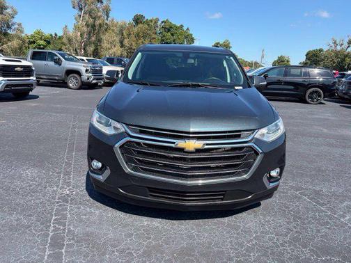 Graphite Metallic 2021 Chevrolet Traverse LT Cloth