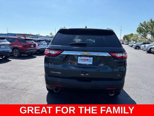 Graphite Metallic 2021 Chevrolet Traverse LT Cloth