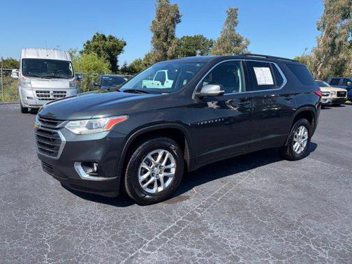 Graphite Metallic 2021 Chevrolet Traverse LT Cloth