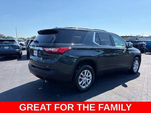 Graphite Metallic 2021 Chevrolet Traverse LT Cloth
