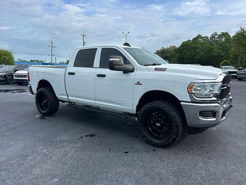 Bright White Clearcoat 2024 RAM 3500 Tradesman Crew Cab 4x4 6'4' Box