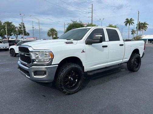 Bright White Clearcoat 2024 RAM 3500 Tradesman Crew Cab 4x4 6'4' Box