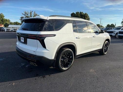 Summit White 2024 Chevrolet Traverse LT