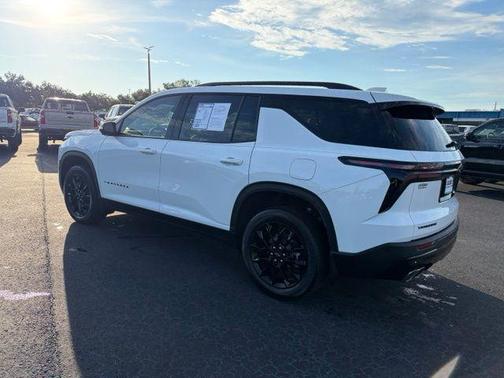 Summit White 2024 Chevrolet Traverse LT