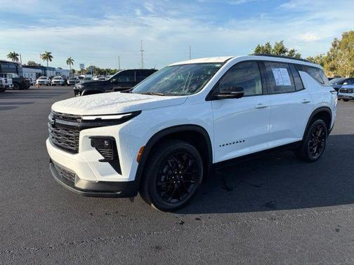 Summit White 2024 Chevrolet Traverse LT