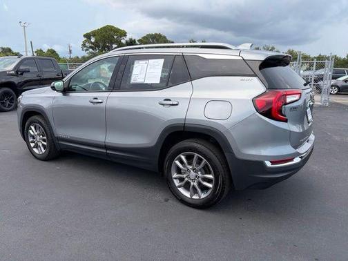 Sterling Metallic 2024 GMC Terrain SLT