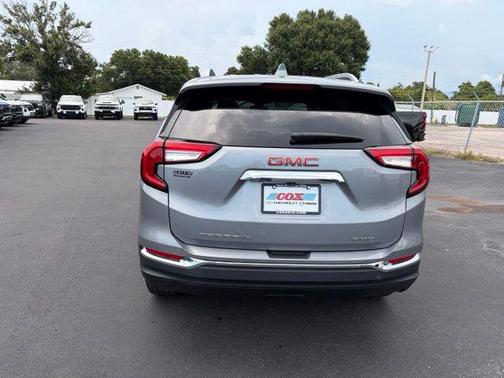 Sterling Metallic 2024 GMC Terrain SLT