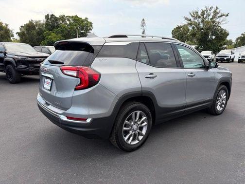 Sterling Metallic 2024 GMC Terrain SLT