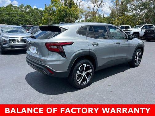 Sterling Gray Metallic 2024 Chevrolet Trax FWD 1RS
