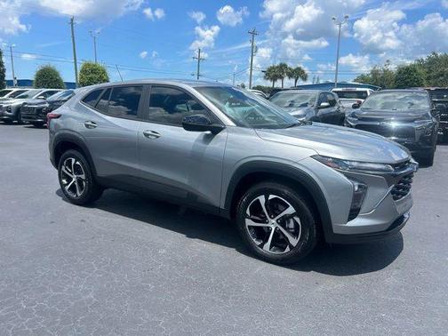 Sterling Gray Metallic 2024 Chevrolet Trax FWD 1RS