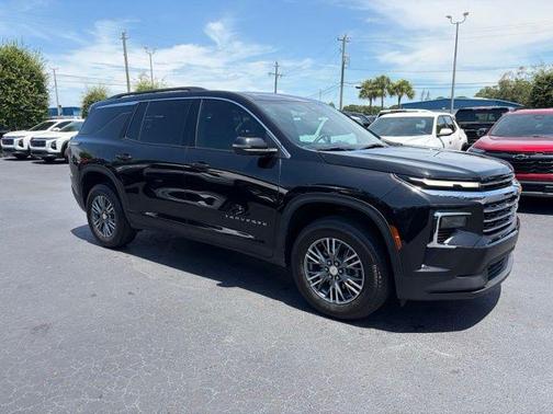 Mosaic Black Metallic 2026 Chevrolet Traverse LT