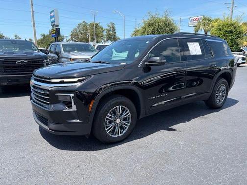 Mosaic Black Metallic 2026 Chevrolet Traverse LT