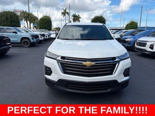 Summit White 2022 Chevrolet Traverse LT Cloth