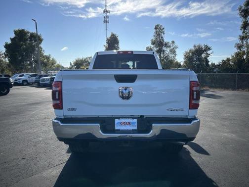 2024 RAM 2500 Tradesman Crew Cab 4x4 6'4' Box