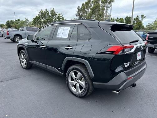 2020 Toyota RAV4 Hybrid SE