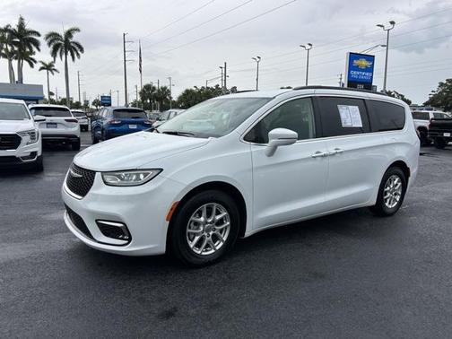 2022 Chrysler Pacifica Touring L