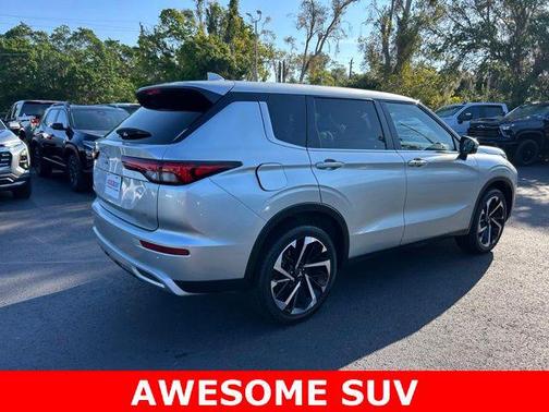 Alloy Silver Metallic 2024 Mitsubishi Outlander SE S-AWC