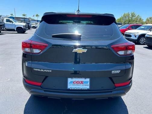 Mosaic Black Metallic 2021 Chevrolet Trailblazer LS