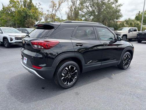 Mosaic Black Metallic 2023 Chevrolet Trailblazer LT