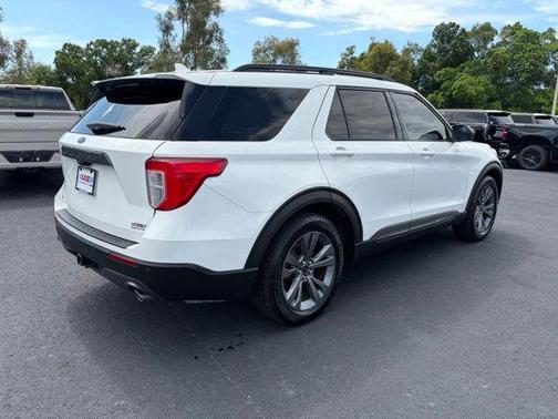 White 2021 Ford Explorer XLT
