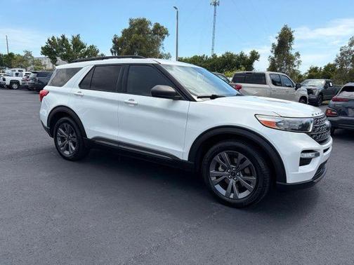 White 2021 Ford Explorer XLT